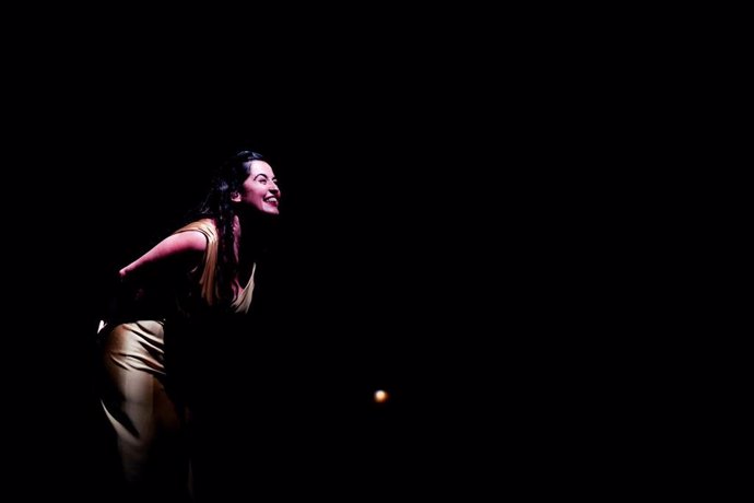 Archivo - La cantante Sílvia Pérez Cruz durante una actuación en el Teatro Circo Price, a 25 de abril de 2023, en Madrid (España).