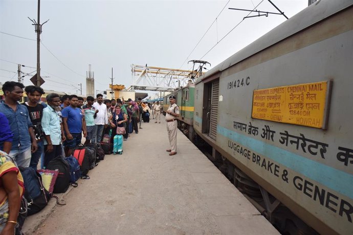 Archivo - Un tren en India en una imagen de archivo