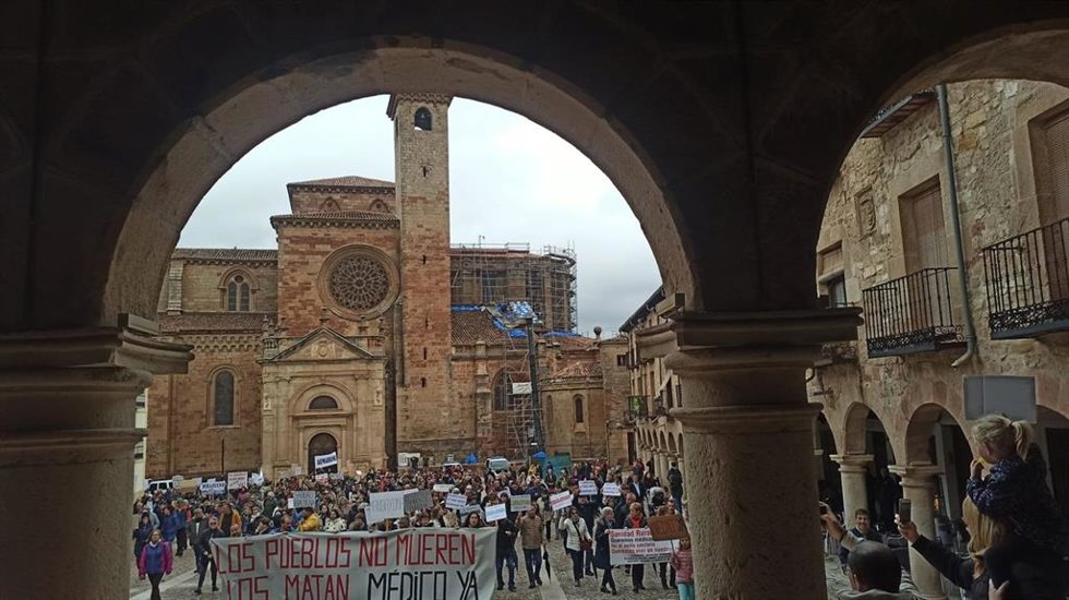 Cientos de personas se manifestaron en Sigüenza para reclamar una sanidad digna.