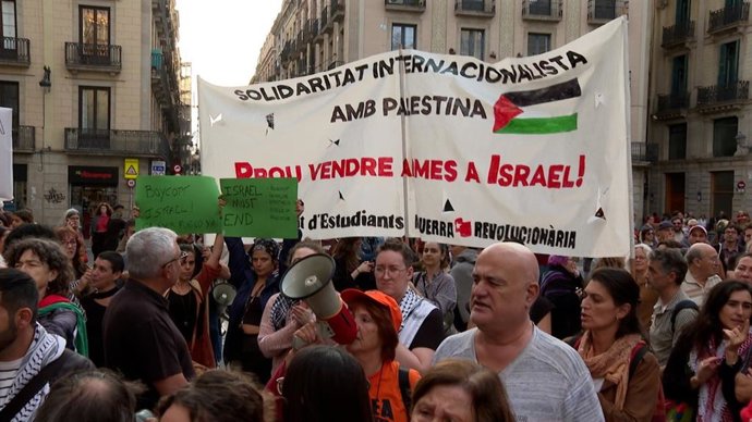 1.200 persones es concentren a Barcelona contra "L'Atac Terrestre A Gaza", segons la Gurdia Urbana