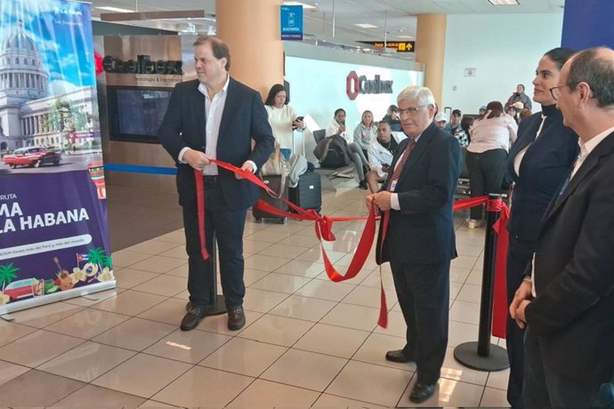 Reinauguración del vuelo comercial directo entre Lima y La Habana.