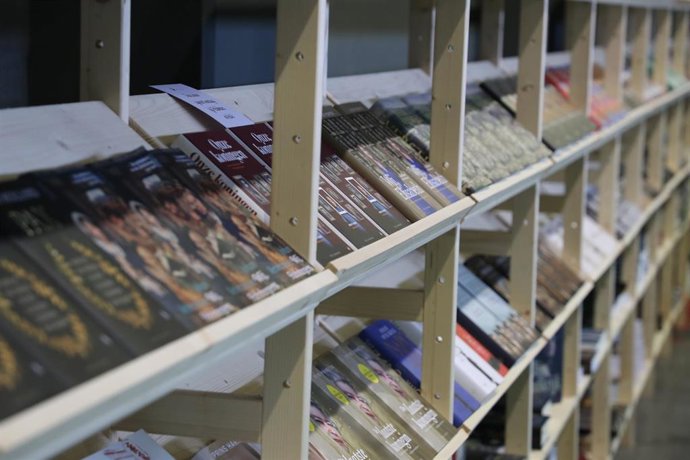 Estantería con libros