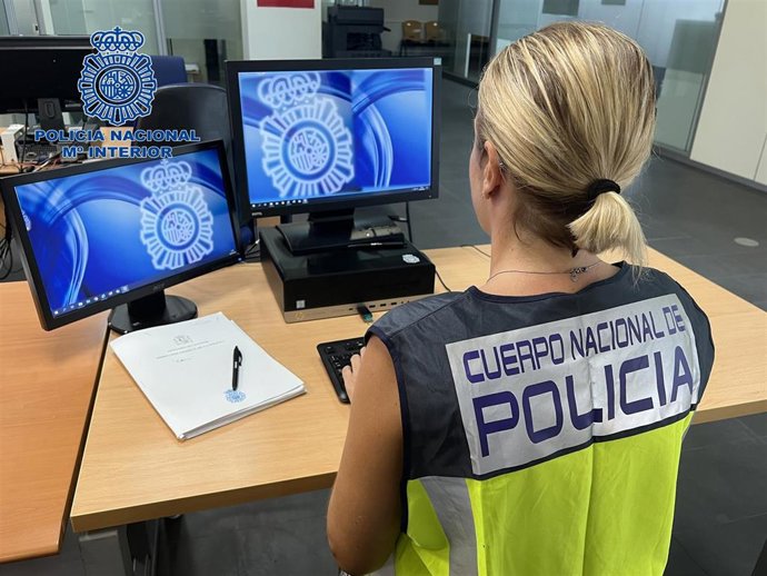 Tres detenidos por estafar más de 57.000 a una empresa tras duplicar ilegalmente la tarjeta SIM