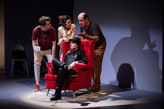 Archivo - Sala Russafa estrena en la Comunitat la comedia sobre "la privacidad en la era internauta" 'Redada familiar'