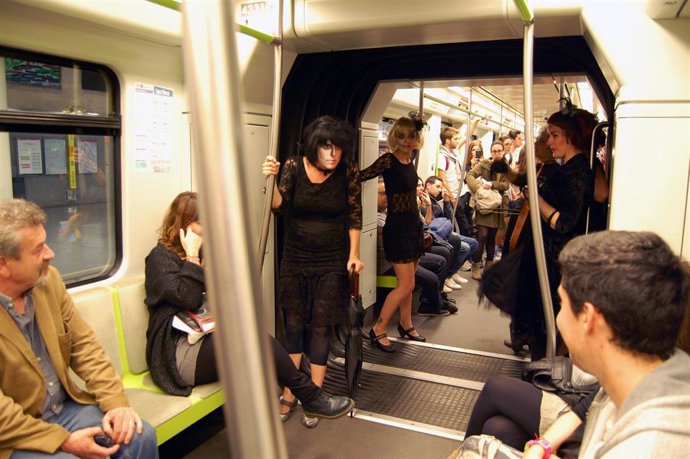Metrovalencia ofrece este martes servicio nocturno con motivo de la noche Halloween y víspera de Todos los Santos