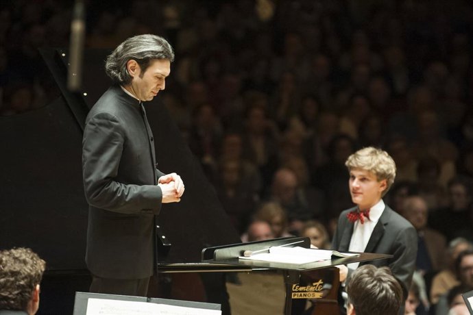 Archivo - VLADIMIR JUROWSKI INICIA SU GIRA ESPAÑOLA EN EL PALAU DE LA MÚSICA CON JAN LISIECKI Y LA SINFÓNICA DE LA RADIO BERLÍN