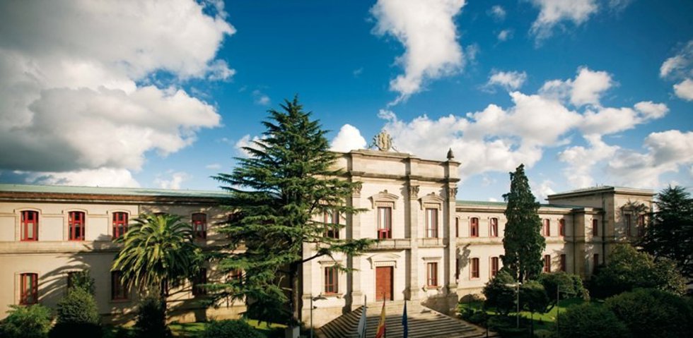 Archivo - Fachada principal del Pazo do Hórreo, sede del Parlamento de Galicia