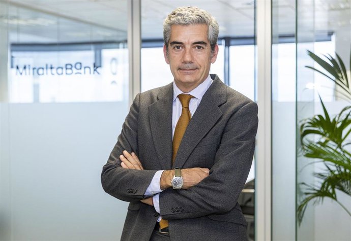 Miraltabank incorpora a Alberto Manchado como banquero para reforzar su negocio institucional.