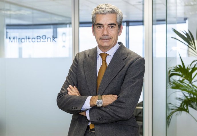 Miraltabank incorpora a Alberto Manchado como banquero para reforzar su negocio institucional.