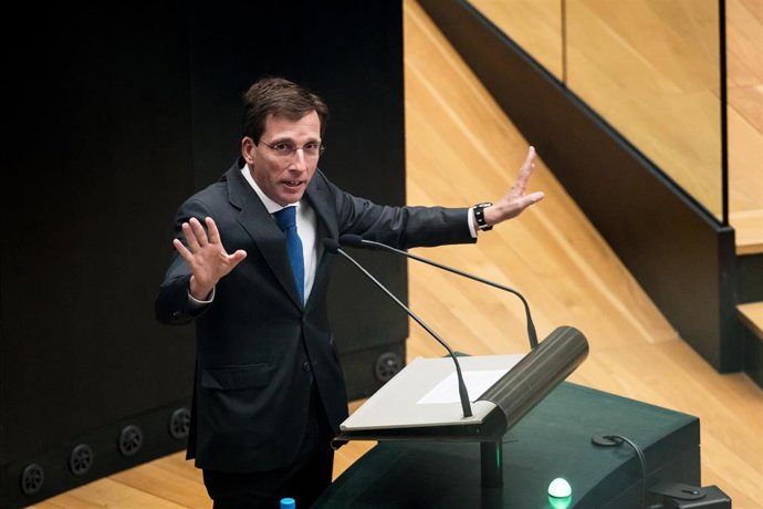 El alcalde de Madrid, José Luis Martínez-Almeida, interviene durante el Pleno del Ayuntamiento de Madrid