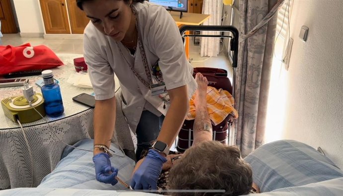 Asanec incide en la importancia de vacunarse contra la gripe y la covid ante la disminución de la inmunidad.