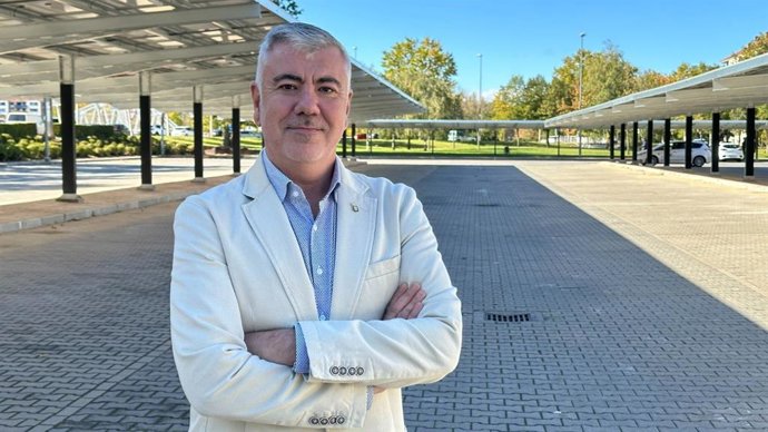 El concejal Ángel Andrés, en la reabierta Plaza de la Vendimia