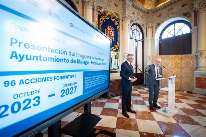 El alcalde de Málaga, Francisco de la Torre, y el director general de la Fundación Incyde, Javier Collado, en rueda de prensa