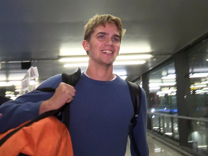 Miguel Urdangarin llega al aeropuerto de Madrid para asistir al 18 cumpleaños de su prima Leonor