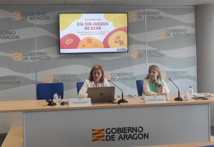 La directora general de Salud Pública, Nuria Gayán, y la jefa de servicio de Prevención y Promoción de la Salud, Begoña Adiego, en la presentación del informe del Día sin Juego 2023.