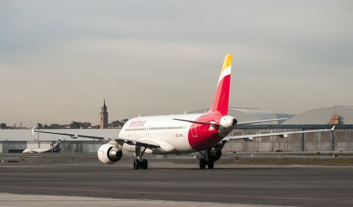 Archivo - Avión de Iberia.