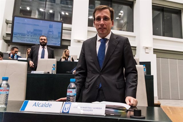 El alcalde de Madrid, José Luis Martínez-Almeida, durante el Pleno del Ayuntamiento de Madrid, en el Palacio de Cibeles