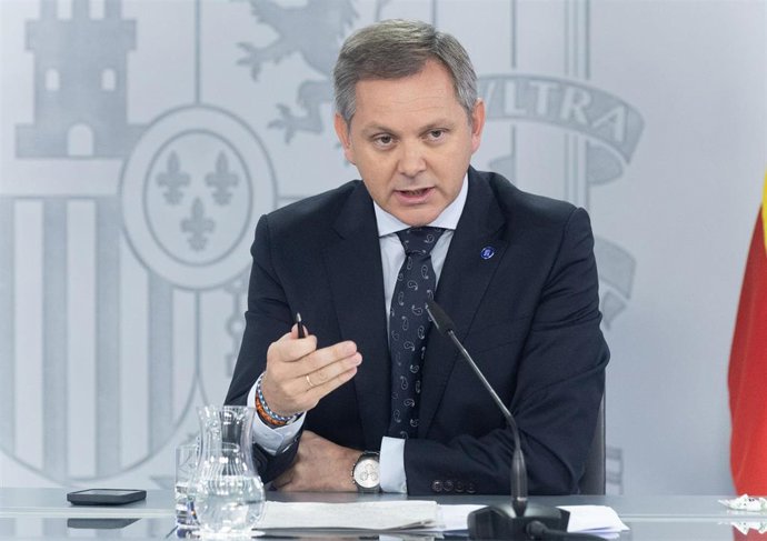 El ministro de Sanidad en funciones, José Manuel Miñones, durante una rueda de prensa posterior a la reunión del Consejo de Ministros, en el Palacio de la Moncloa.