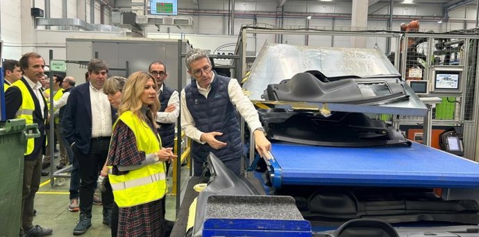 La vicepresidenta segunda del Gobierno de Aragón y consejera de Economía, Empleo e Industria, Mar Vaquero, en su visita a CEFA