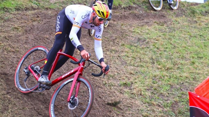 El ciclista español Felipe Orts en una prueba de ciclocross con la selección español