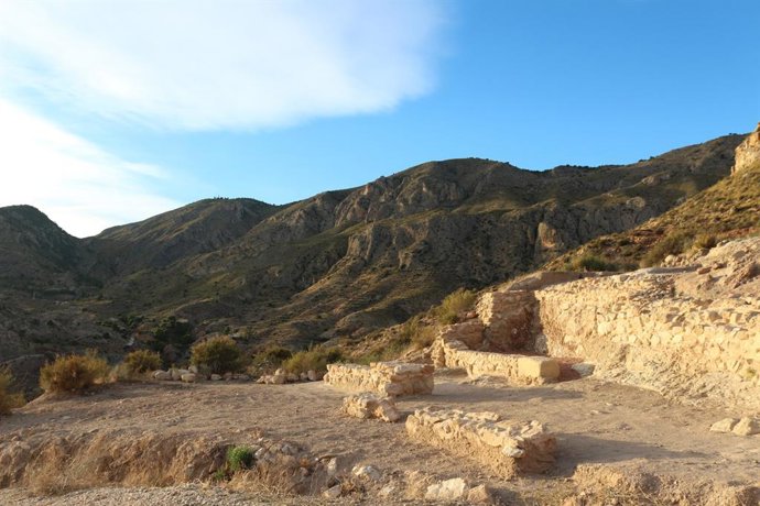 Una publicación de la UA analiza el poblado calcolítico y las excavaciones en el sur de Peña Negra