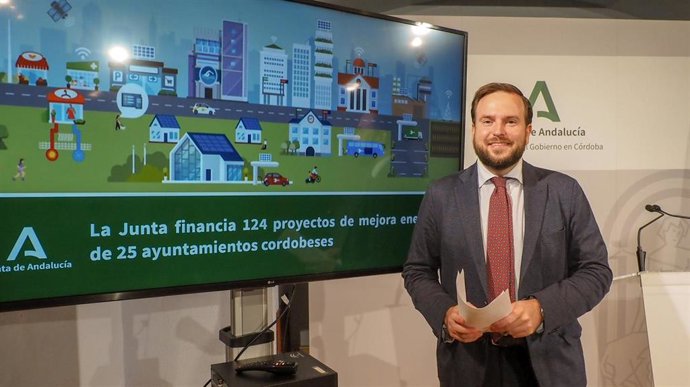 Agustín López da cuenta de los proyectos de mejora energética apoyados por la Junta en Córdoba.