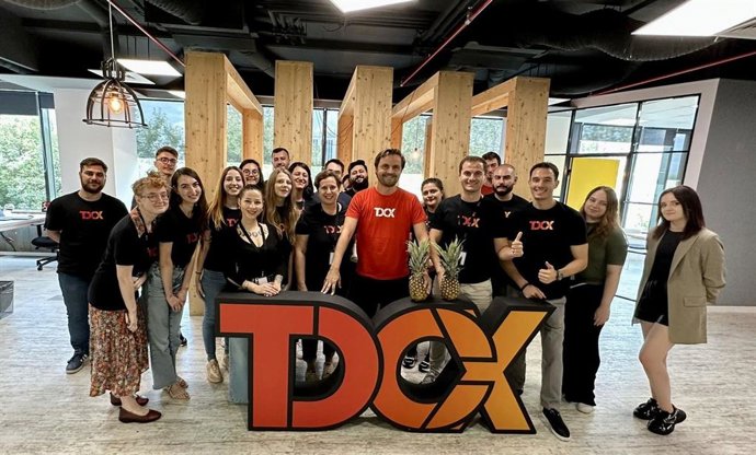 Daniel Mereuta, Country Director of TDCX Romania and employees.