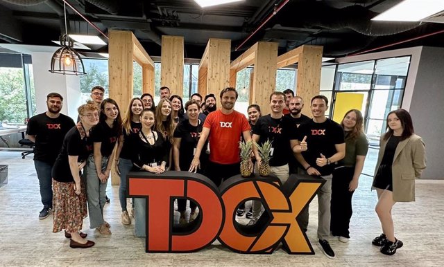 Daniel Mereuta, Country Director of TDCX Romania and employees.