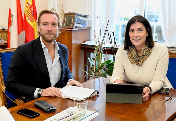 La alcaldesa de Santander, Gema Igual, con el portavoz municipal del PRC, Felipe Piña