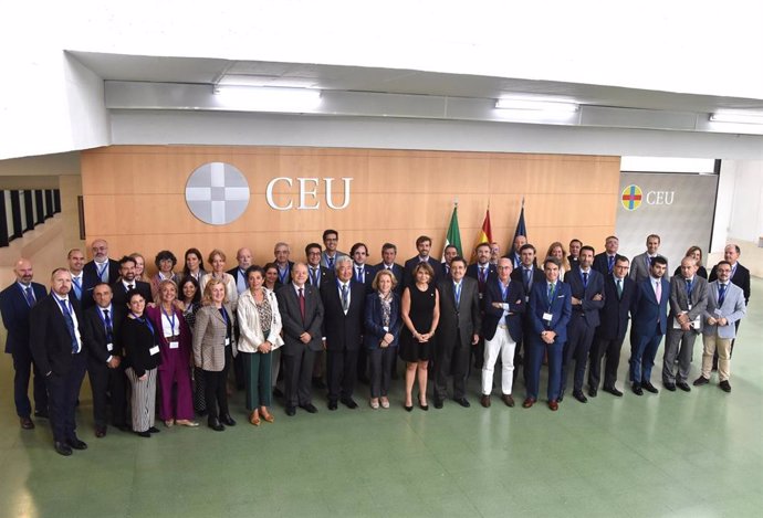 Encuentro anual del Consejo Asesor Internacional de las cuatro universidades CEU celebrado en Sevilla.