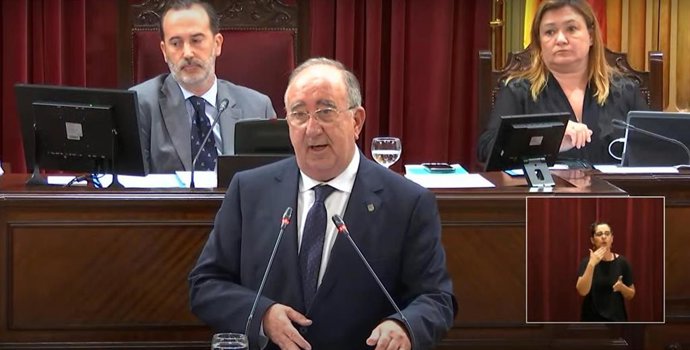 Archivo - El diputado de Vox Agustí Buades en sede parlamentaria.