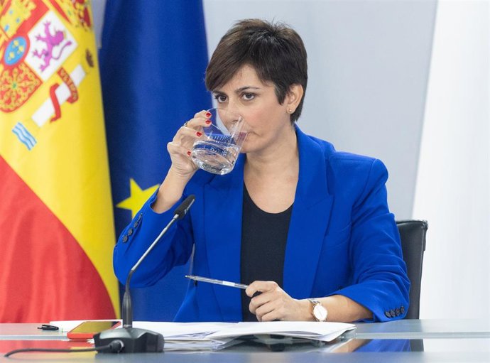 La ministra Portavoz en funciones, Isabel Rodríguez, durante una rueda de prensa posterior a la reunión del Consejo de Ministros, en el Palacio de la Moncloa, a 30 de octubre de 2023, en Madrid (España).La portavoz del Gobierno y ministra de Política Te