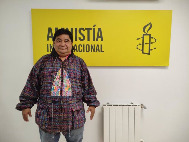 El defensor de los Derechos Humanos guatemalteco y líder del pueblo q'eqchi' Bernardo Caal en la sede de Amnistía Internacional en Madrid.