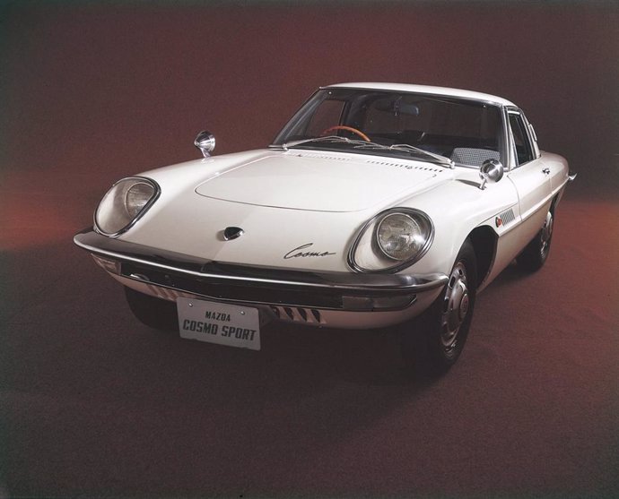 El Mazda Cosmo (110S), lanzado en 1967.