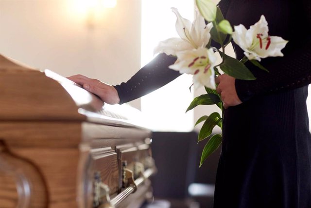efuneraria es una compañía funeraria especializada en pompas fúnebres - Shutterstock.