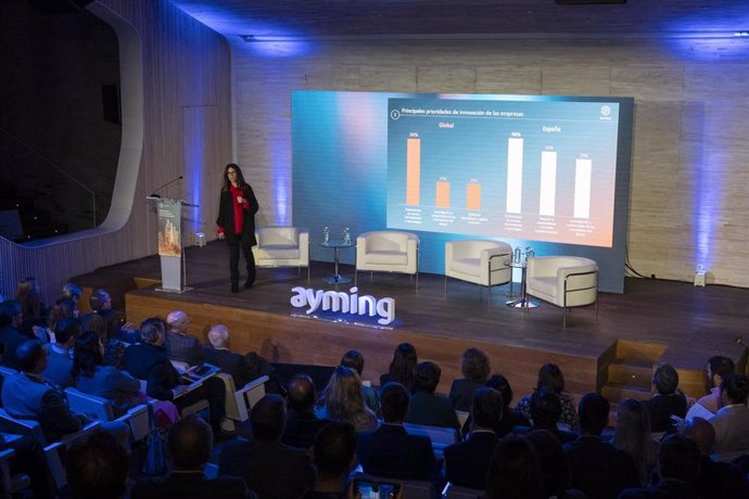 La directora de sector Público y Estrategia de Ayming España, Aida López, presenta el V Barómetro Internacional de la Innovación de la Consultora especializada en Estrategia y la Financiación de la Innovación Ayming.