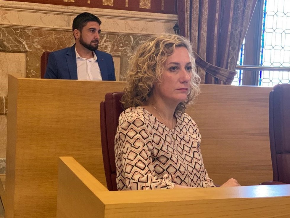 Los concejales de Con Podemos-IU, Susana Hornillo e Ismael Sánchez.