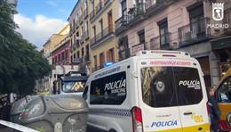 Muere un hombre arrollado por un camión de la basura en pleno centro de Madrid.