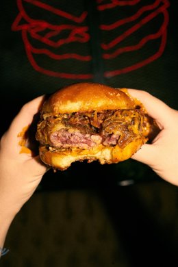 El restaurante americano Jenkins y su hamburguesa EMMY-B consiguen el título de Mejor Hamburguesa de Europa 2023 con la hamburguesa que ya recibió el título a Mejor Hamburguesa de España 2022