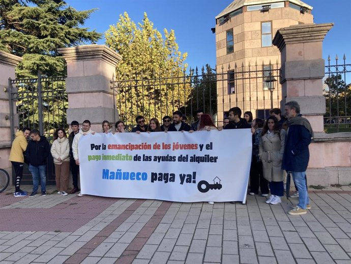 Juventudes Socialistas de CyL protesta por la demora en el pago de las ayudas al alquiler.