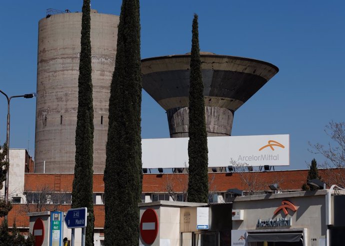 Archivo - Entrada de la sede de ArcelorMittal, a 2 de marzo de 2023, en Getafe, Madrid (España). ArcelorMittal es el principal productor siderúrgico y minero integrado a escala mundial, con una plantilla de casi 200.000 empleados, presente en más de 60 