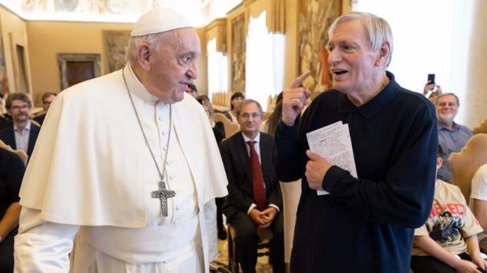 El Papa con el sacerdote Luigi Cioti.