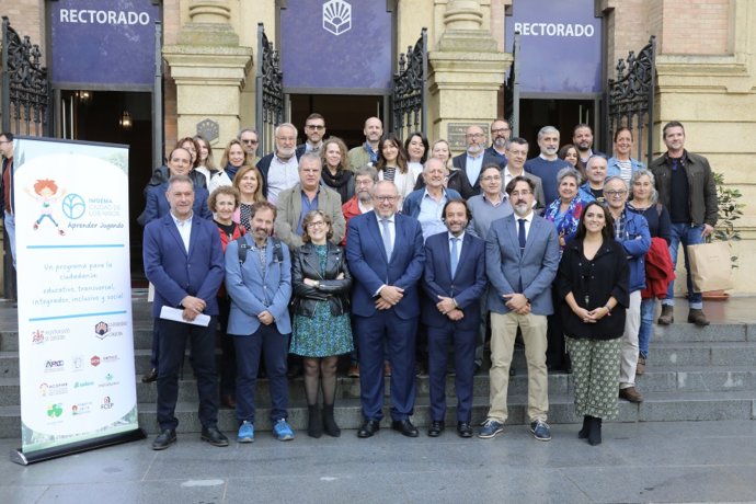 Participantes en la presentación de 'Aprender Jugando'.