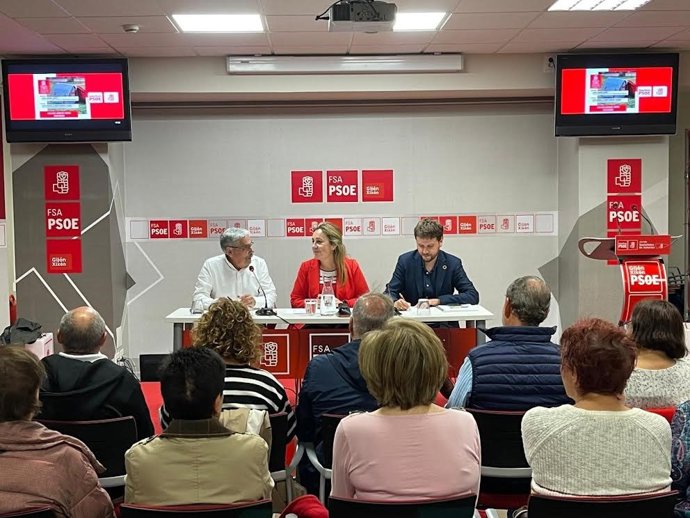Encuentro del PSOE de Gijón con Lydia Espina