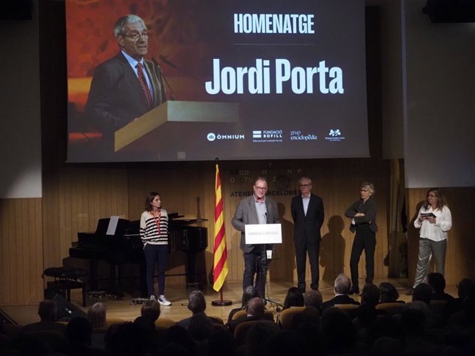 Xavier Antich interviene en el acto de homenage a Jordi Porta