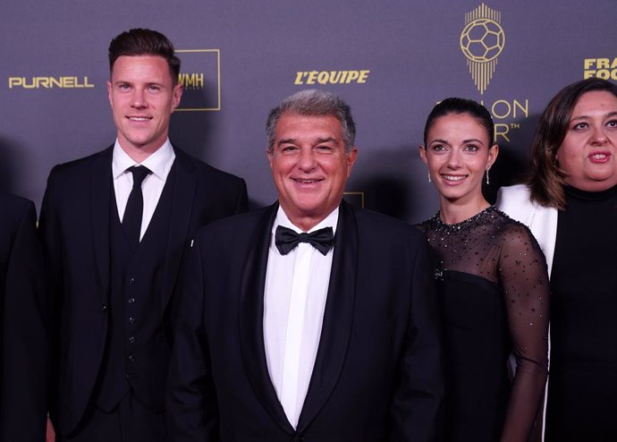 30 October 2023, France, Paris: FC Barcelona President Joan Laporta and goalkeeper Marc-Andre ter Stegen arrive on the red carpet for the Ballon d'Or ceremony at the Theatre du Chatelet in Paris. Photo: Adam Davy/PA Wire/dpa