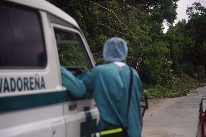 Archivo - Imagen de archivo de servicios de emergencia en El Salvador