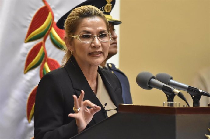 Archivo - (200710) -- LA PAZ, July 10, 2020 (Xinhua) -- File photo taken on Jan. 28, 2020 shows Jeanine Anez, head of Bolivia's opposition-backed interim government, in La Paz, Bolivia. Jeanine Anez said on July 9 that she has tested positive for COVID-