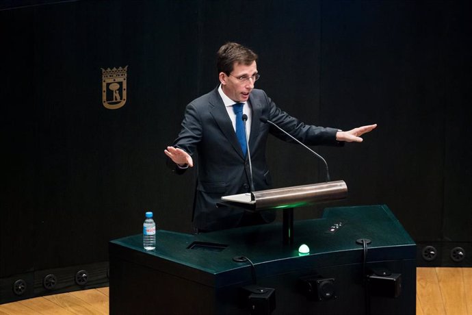 El alcalde de Madrid, José Luis Martínez-Almeida, interviene durante el Pleno del Ayuntamiento de Madrid