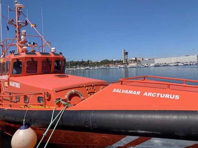 Archivo - Salvamar Arcturus en el puerto de Tarifa.